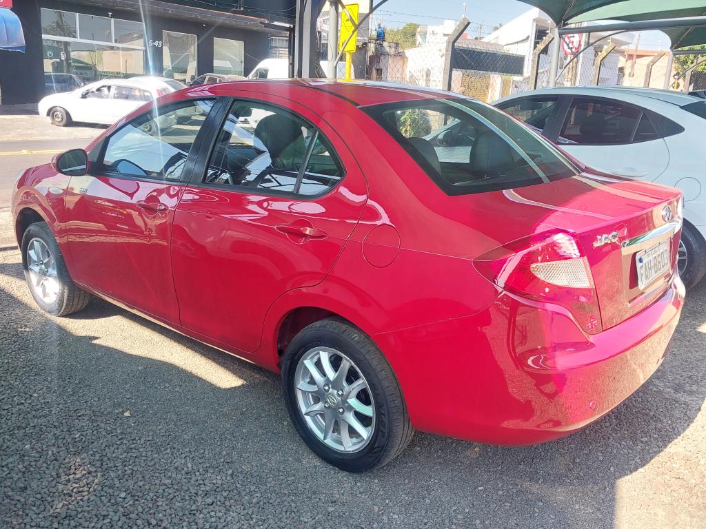 JAC J3 Sedan - Foto