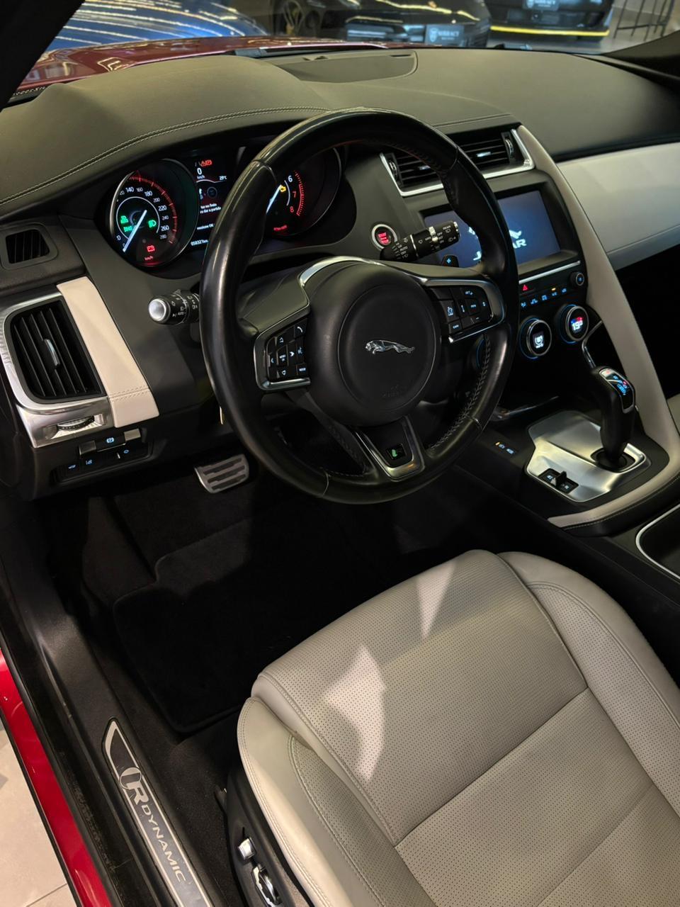 JAGUAR E-Pace - Foto