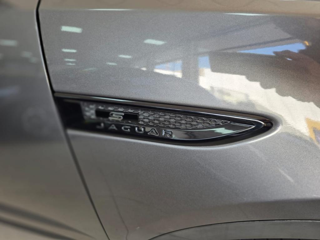 JAGUAR E-Pace - Foto
