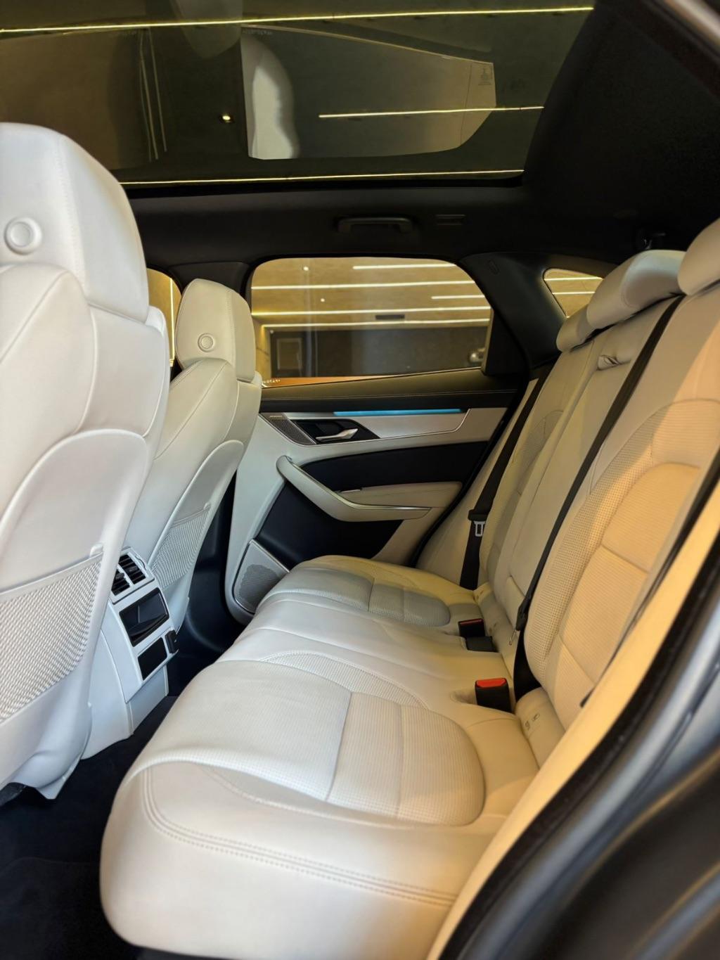 JAGUAR F-Pace - Foto