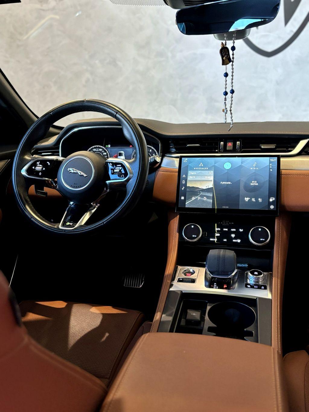 JAGUAR F-Pace - Foto