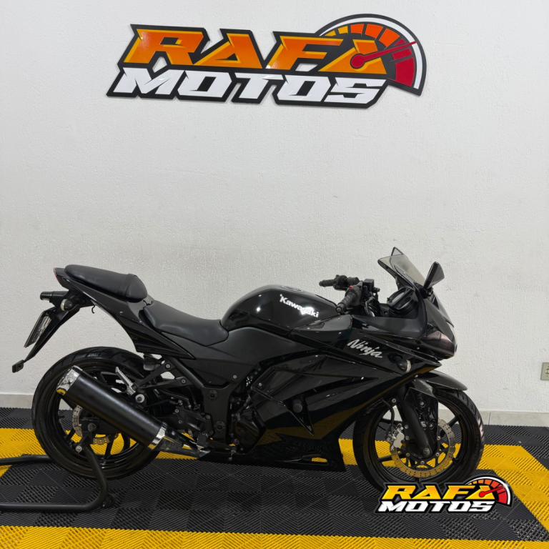 KAWASAKI Ninja 250 - Foto