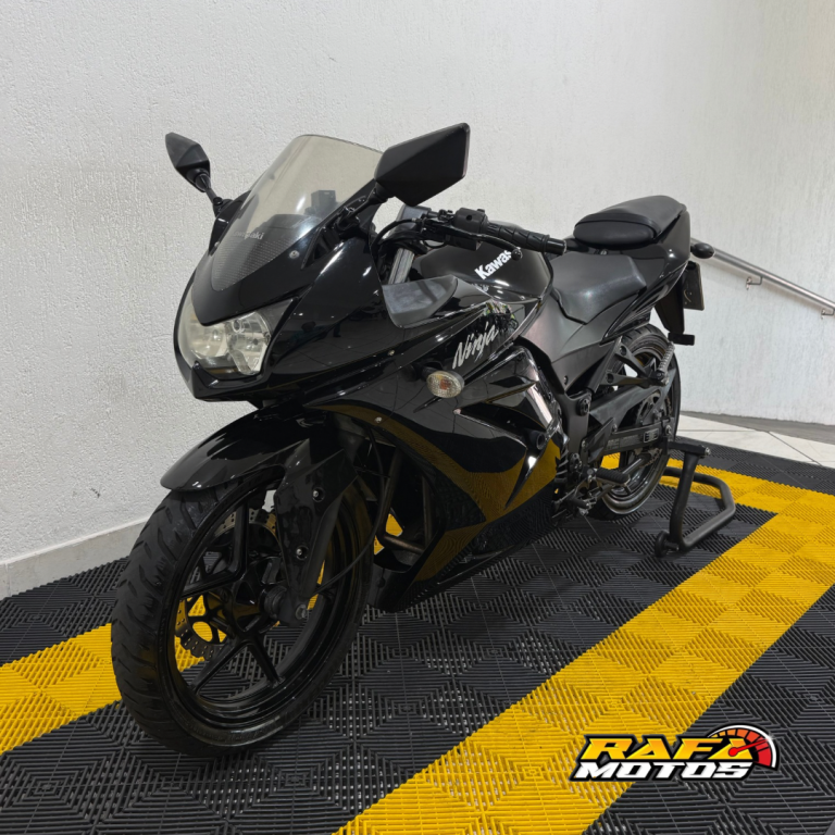 KAWASAKI Ninja 250 - Foto