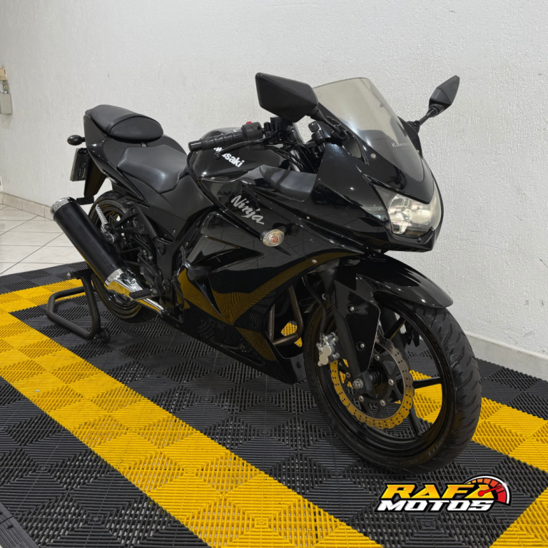 KAWASAKI Ninja 250 - Foto