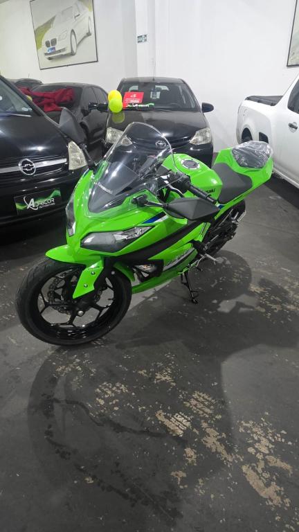 KAWASAKI Ninja 300 - Foto