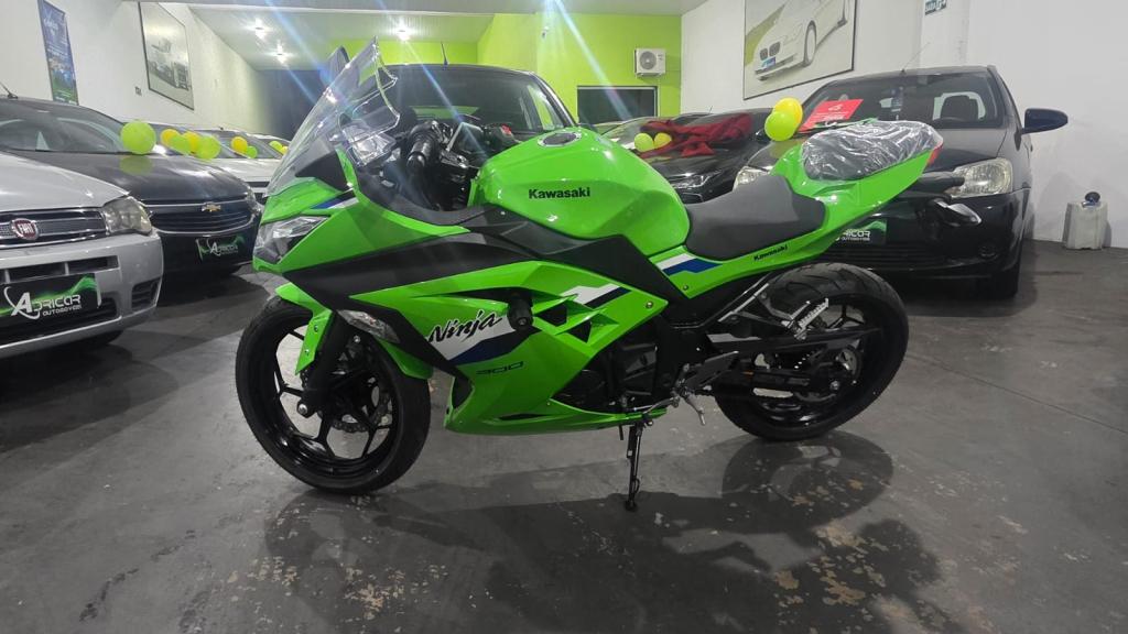 KAWASAKI Ninja 300 - Foto