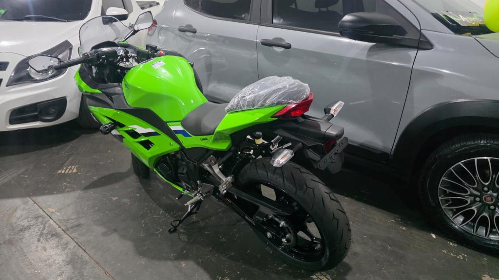 KAWASAKI Ninja 300 - Foto