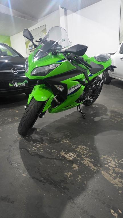 KAWASAKI Ninja 300 - Foto