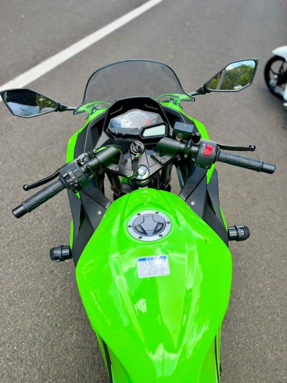 KAWASAKI Ninja 300 - Foto