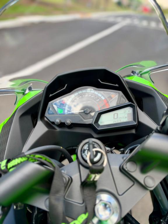 KAWASAKI Ninja 300 - Foto