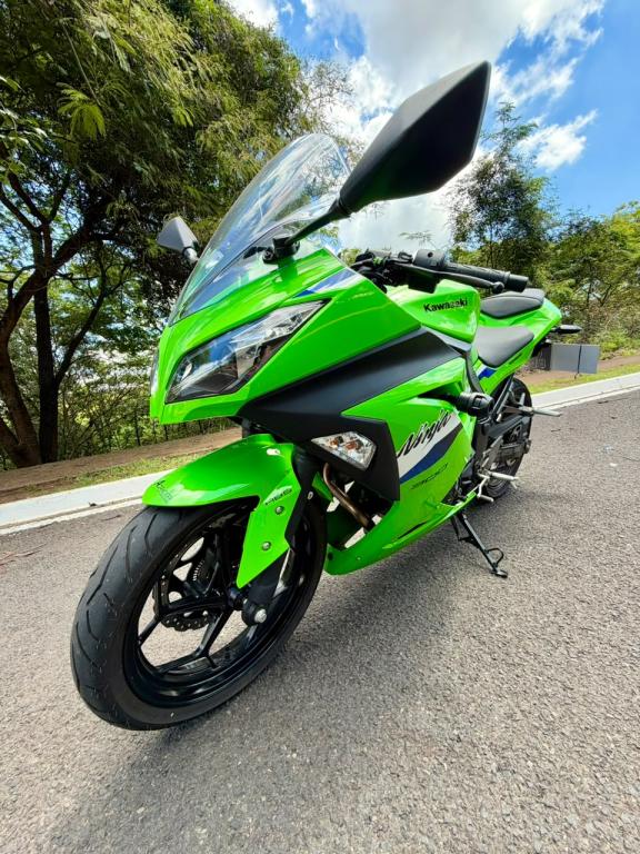 KAWASAKI Ninja 300 - Foto