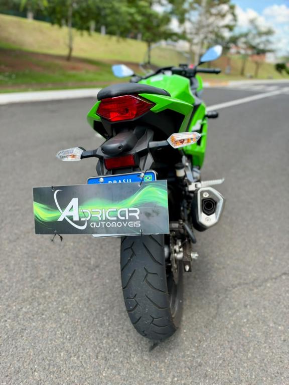 KAWASAKI Ninja 300 - Foto