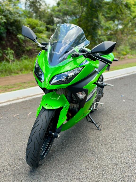 KAWASAKI Ninja 300 - Foto