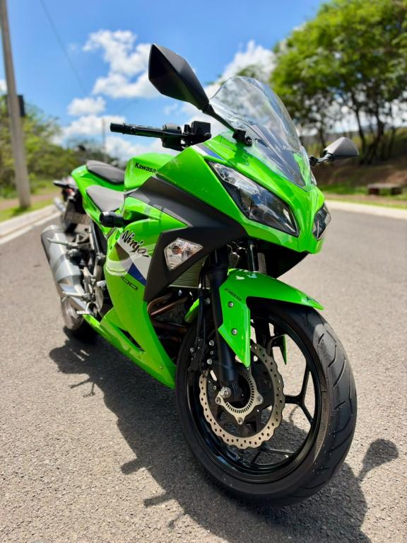 KAWASAKI Ninja 300 - Foto