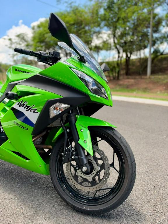 KAWASAKI Ninja 300 - Foto