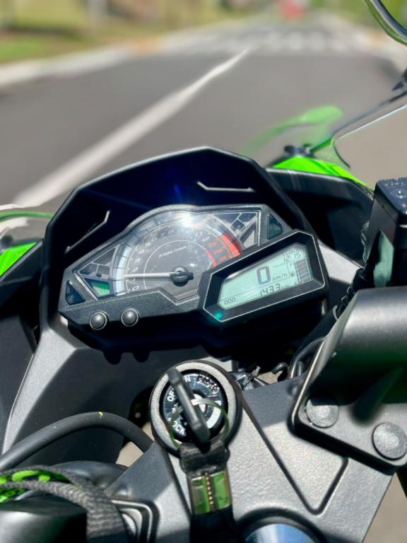 KAWASAKI Ninja 300 - Foto