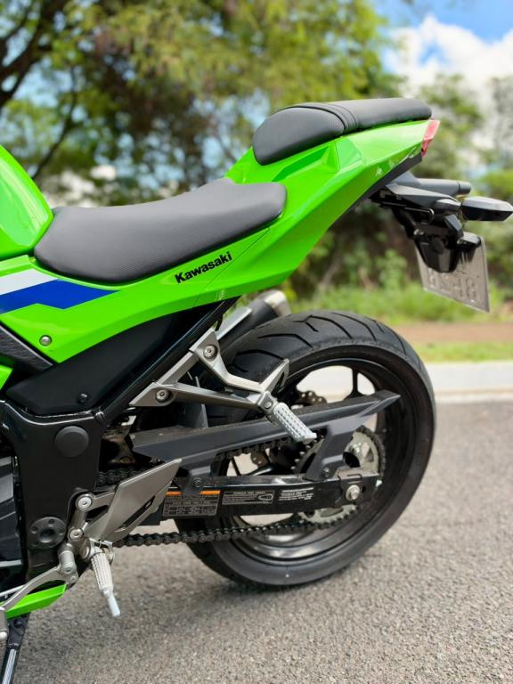 KAWASAKI Ninja 300 - Foto