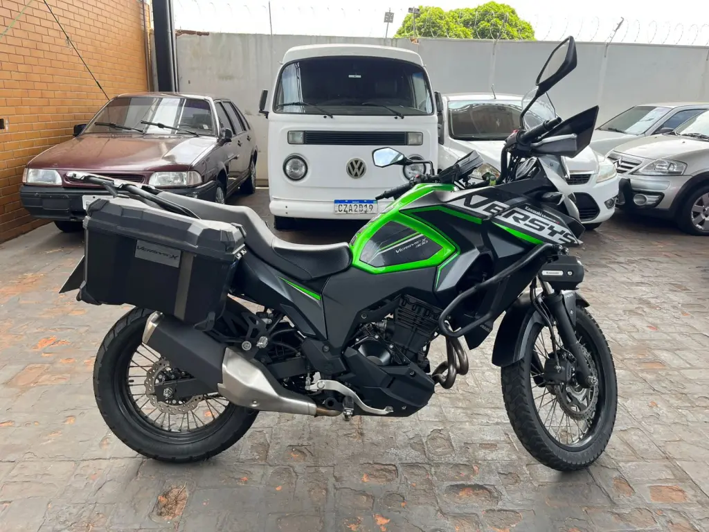 KAWASAKI Versys 300 - Foto