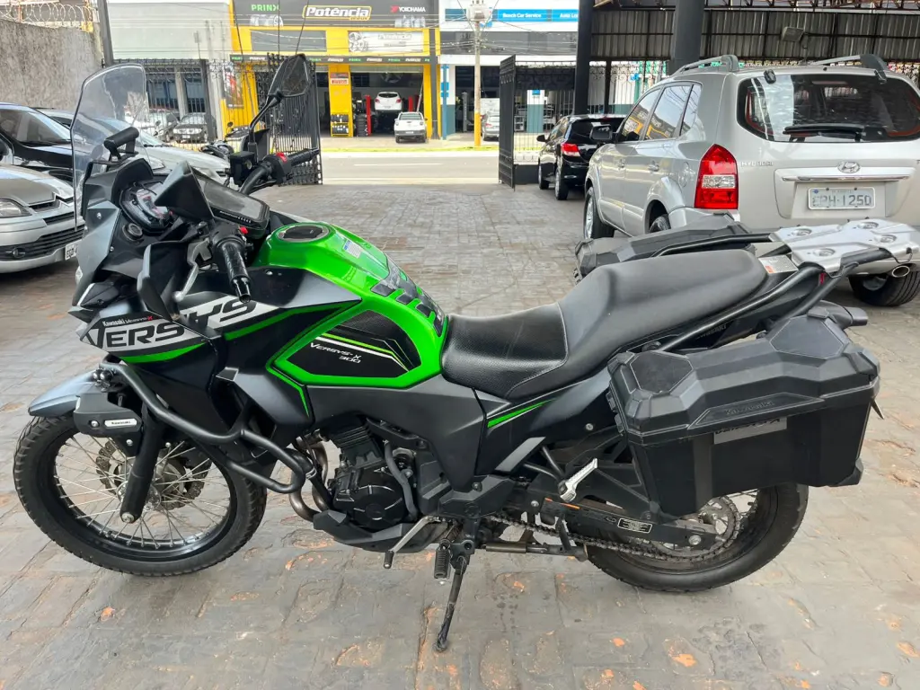 KAWASAKI Versys 300 - Foto