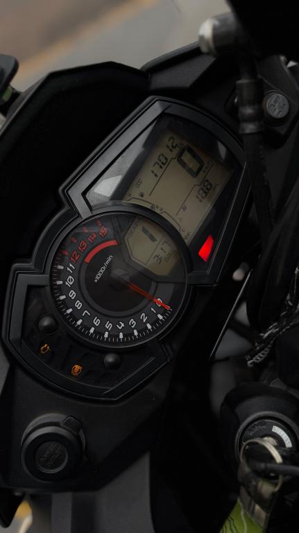 KAWASAKI Versys 300 - Foto