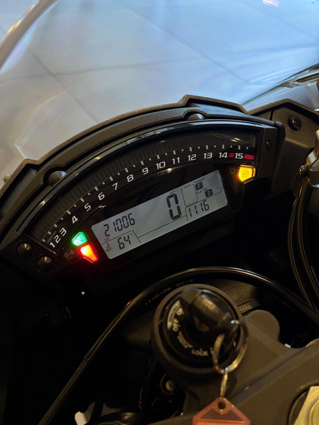 KAWASAKI ZX 10 R - Foto