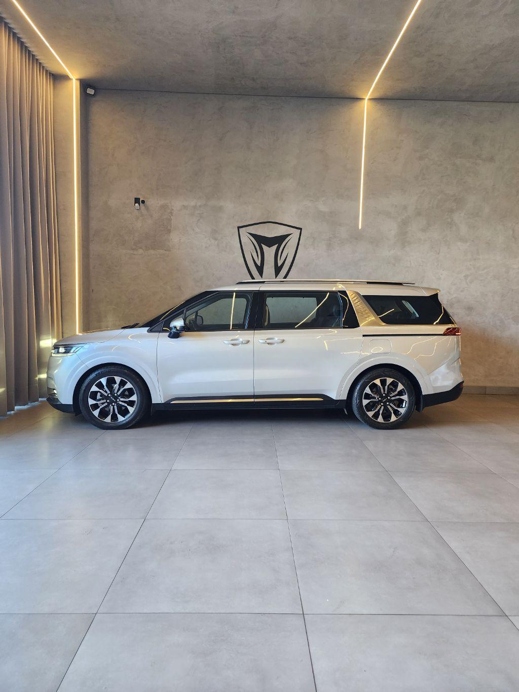 KIA Carnival - Foto