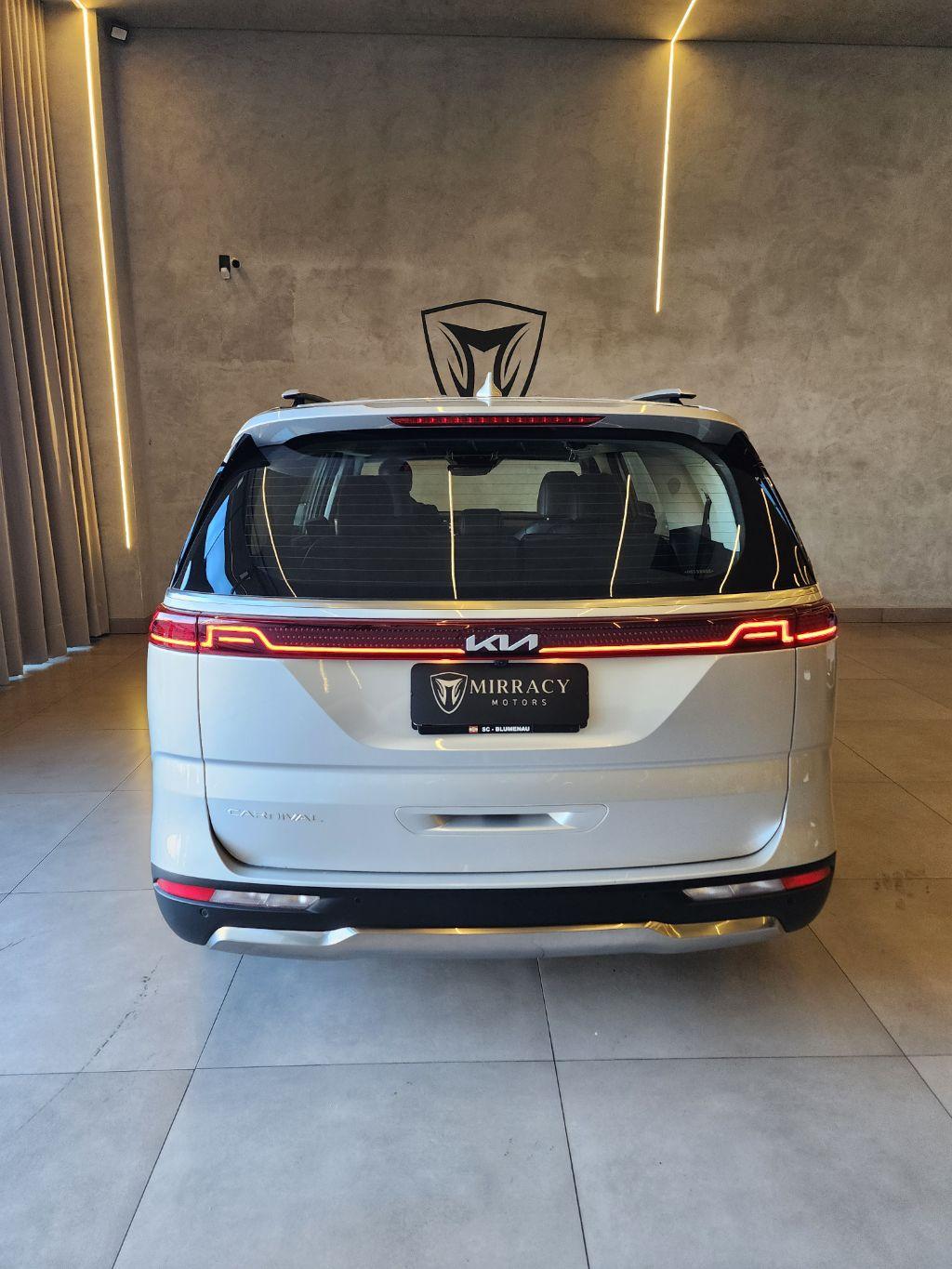 KIA Carnival - Foto