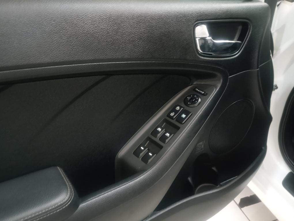 KIA Cerato Sedan - Foto