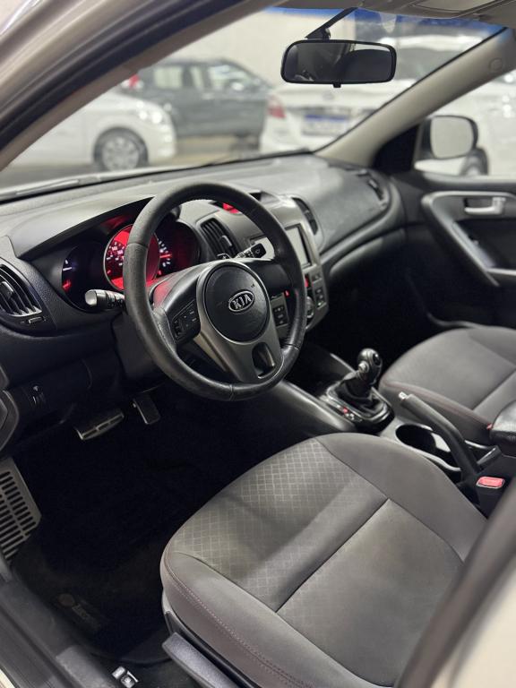 KIA Cerato Sedan - Foto