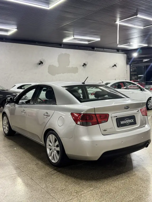 KIA Cerato Sedan - Foto