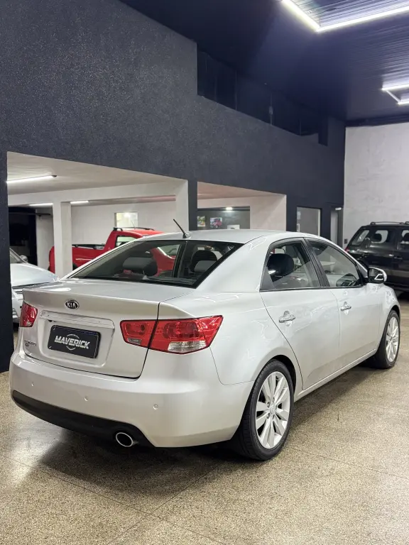 KIA Cerato Sedan - Foto