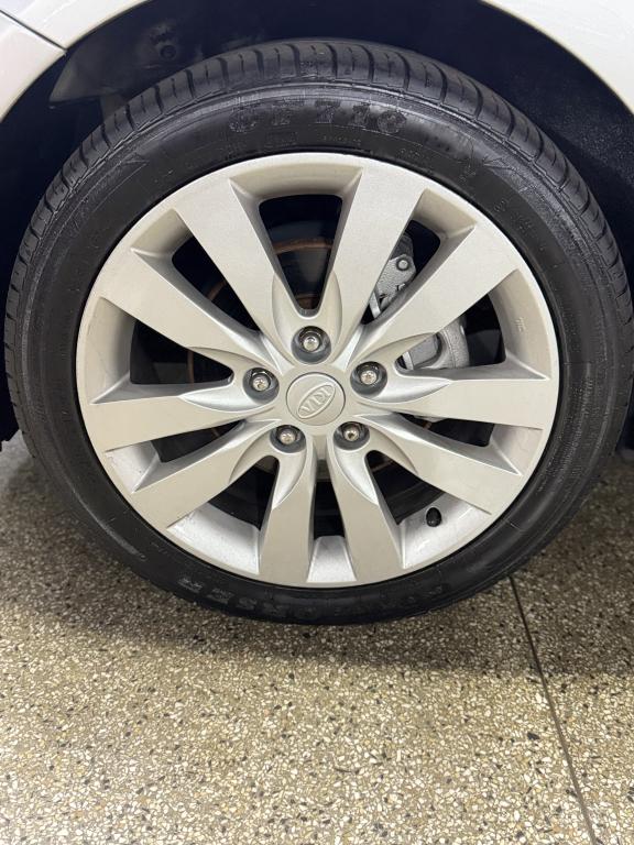 KIA Cerato Sedan - Foto