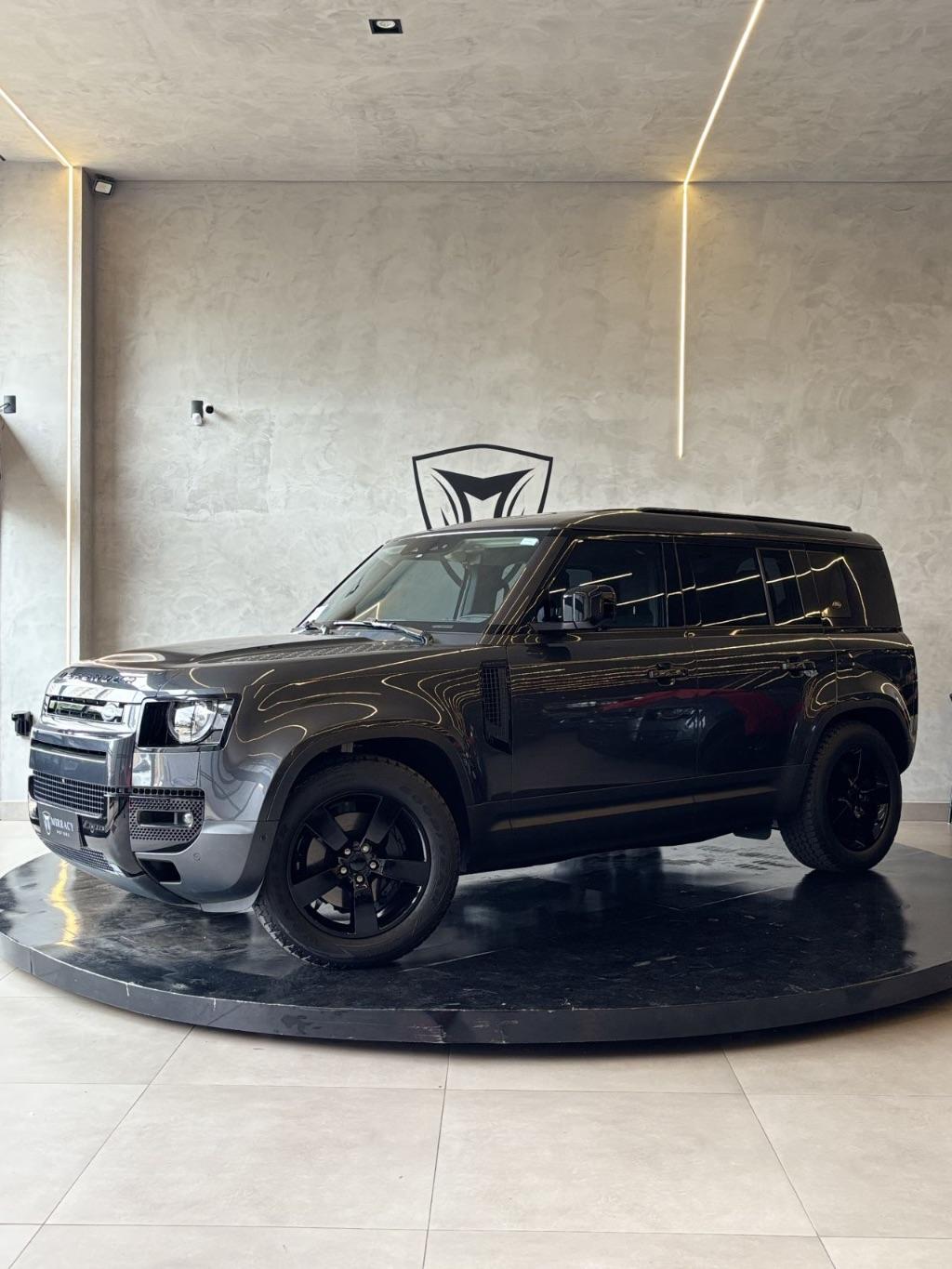 LAND ROVER Defender 110 - Foto