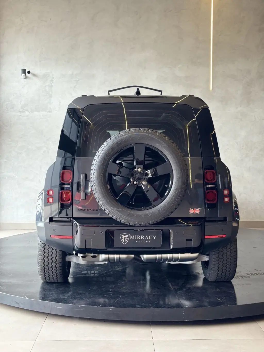 LAND ROVER Defender 110 - Foto