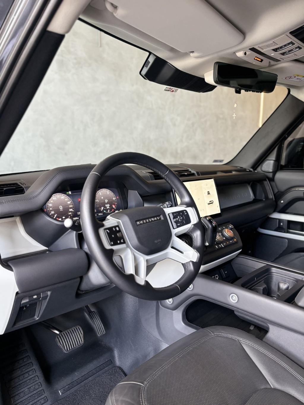 LAND ROVER Defender 110 - Foto