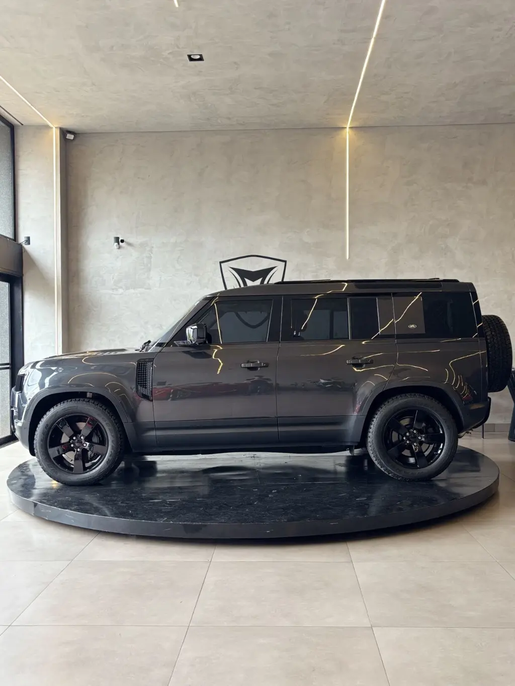 LAND ROVER Defender 110 - Foto