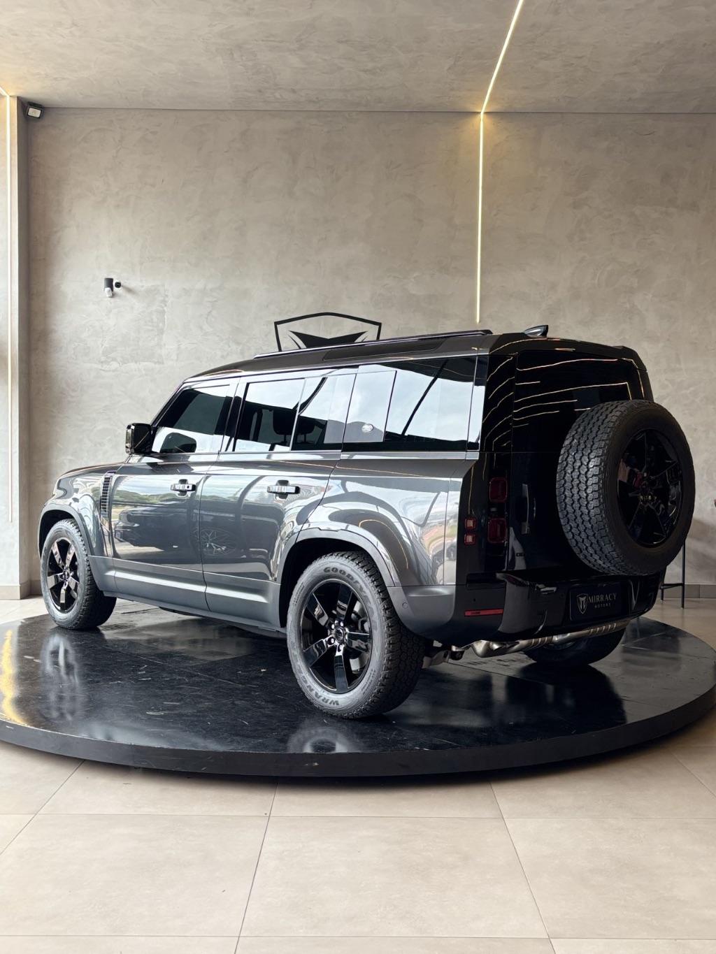 LAND ROVER Defender 110 - Foto