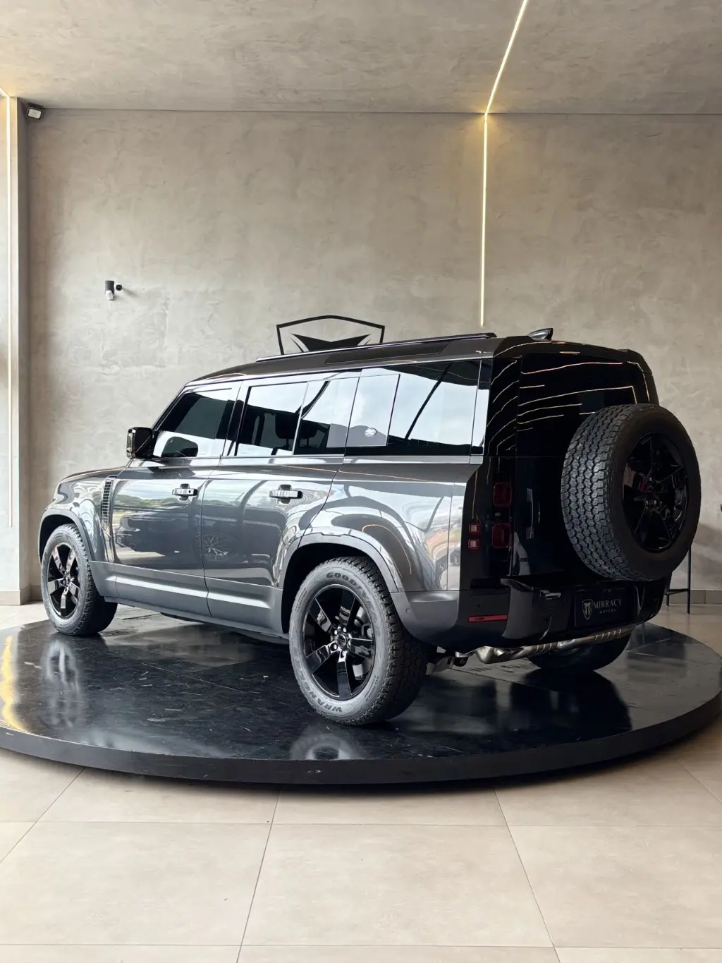 LAND ROVER Defender 110 - Foto