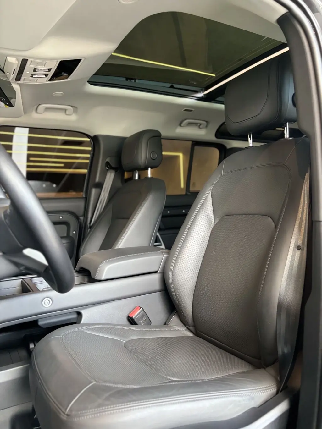 LAND ROVER Defender 110 - Foto