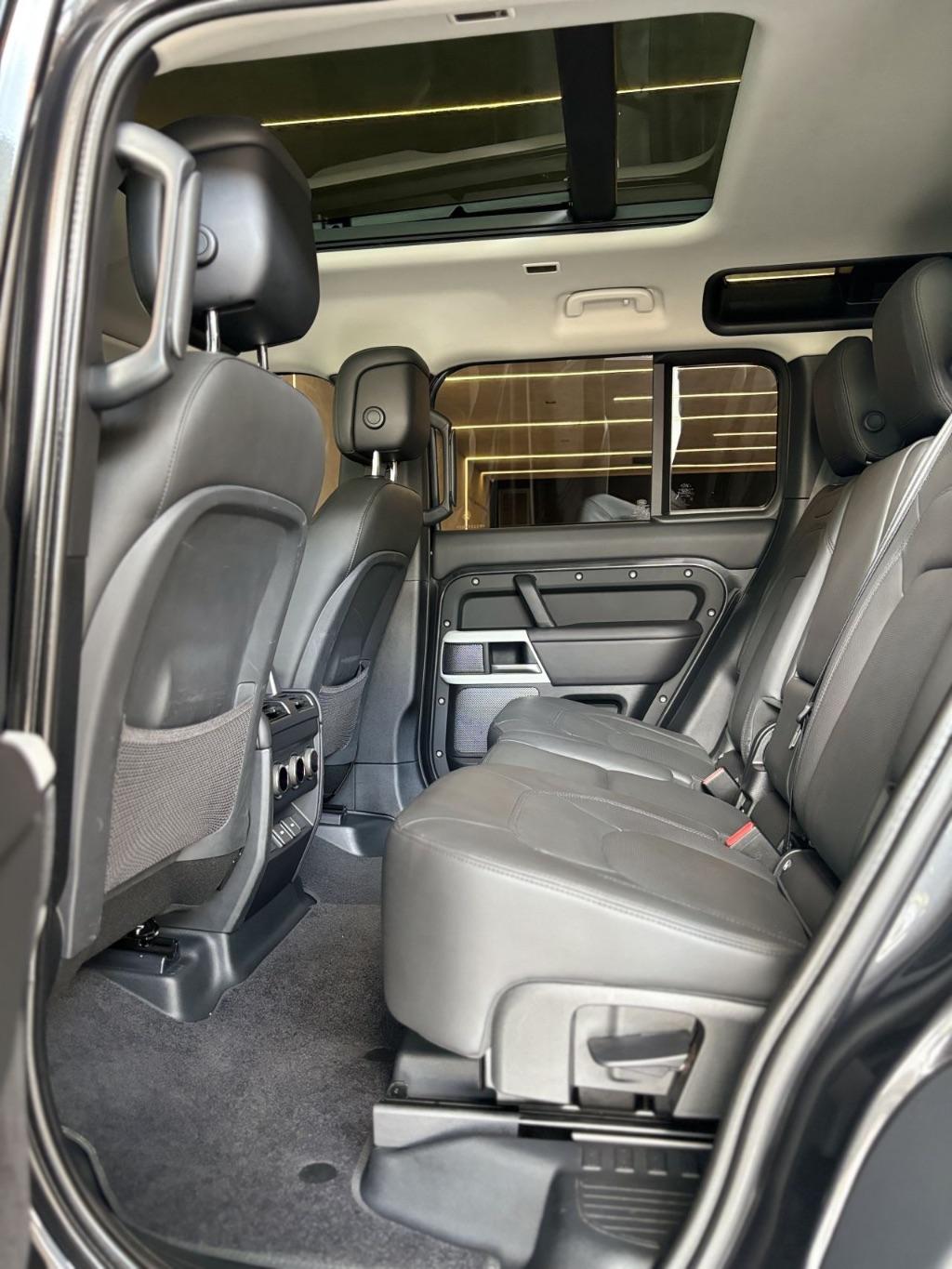 LAND ROVER Defender 110 - Foto