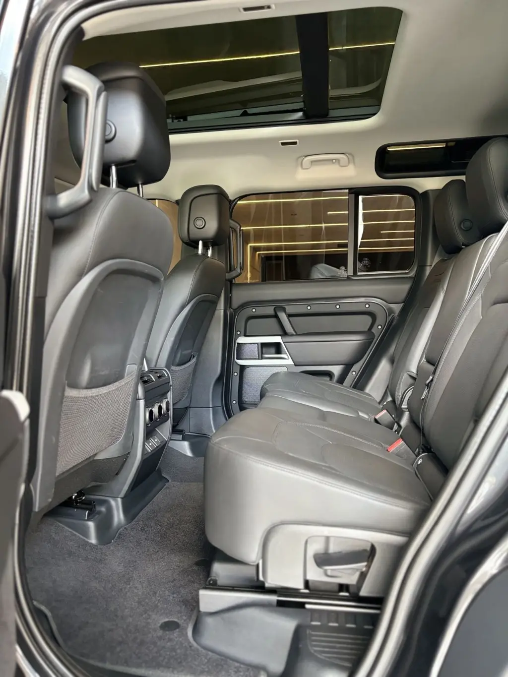 LAND ROVER Defender 110 - Foto