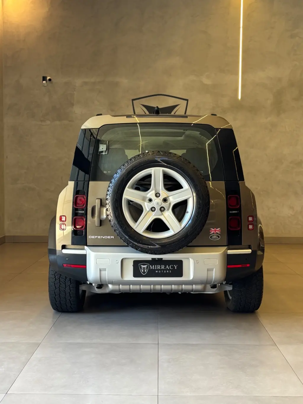 LAND ROVER Defender 110 - Foto