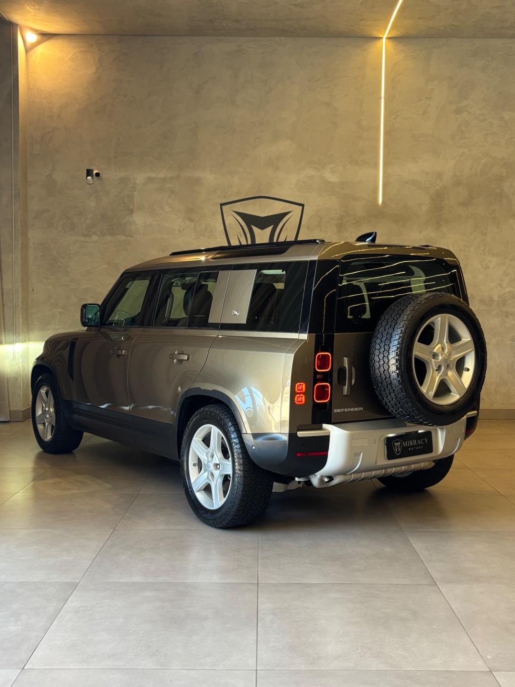 LAND ROVER Defender 110 - Foto