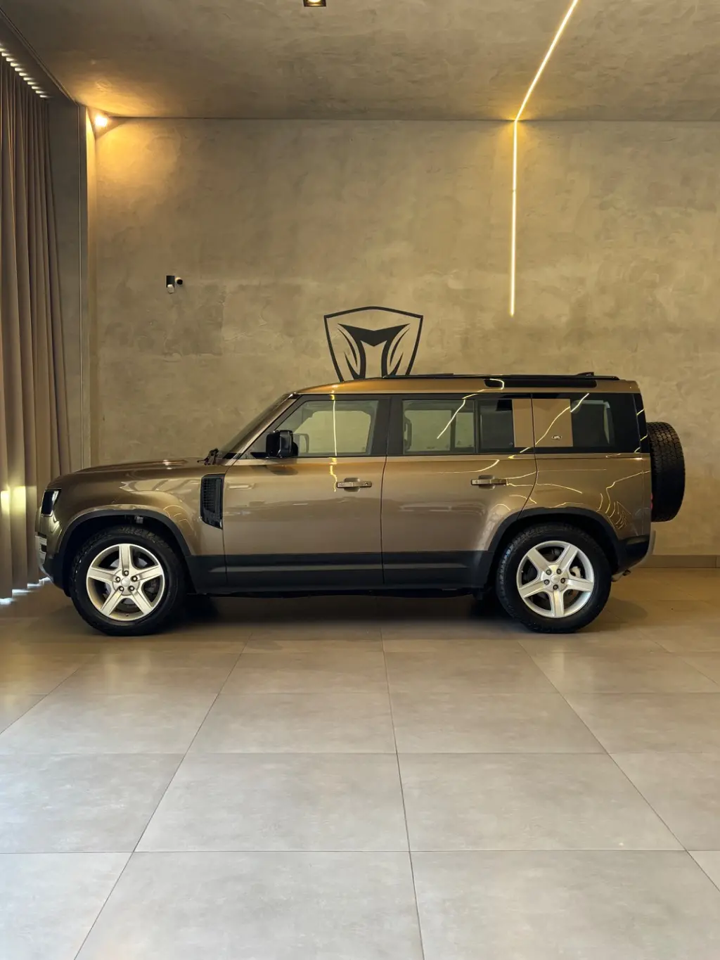 LAND ROVER Defender 110 - Foto