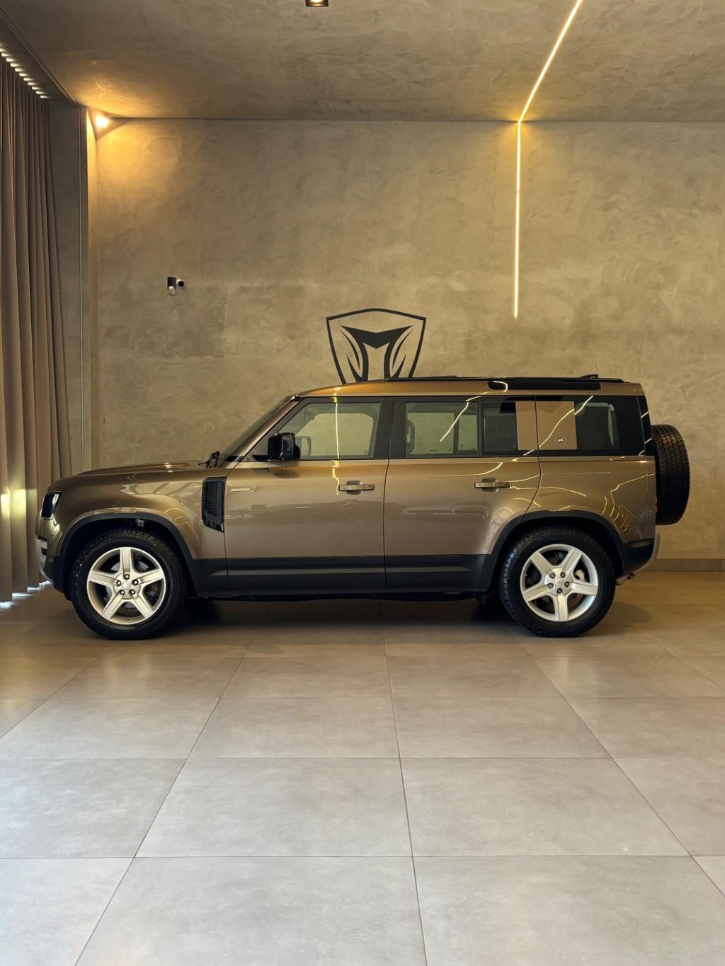 LAND ROVER Defender 110 - Foto