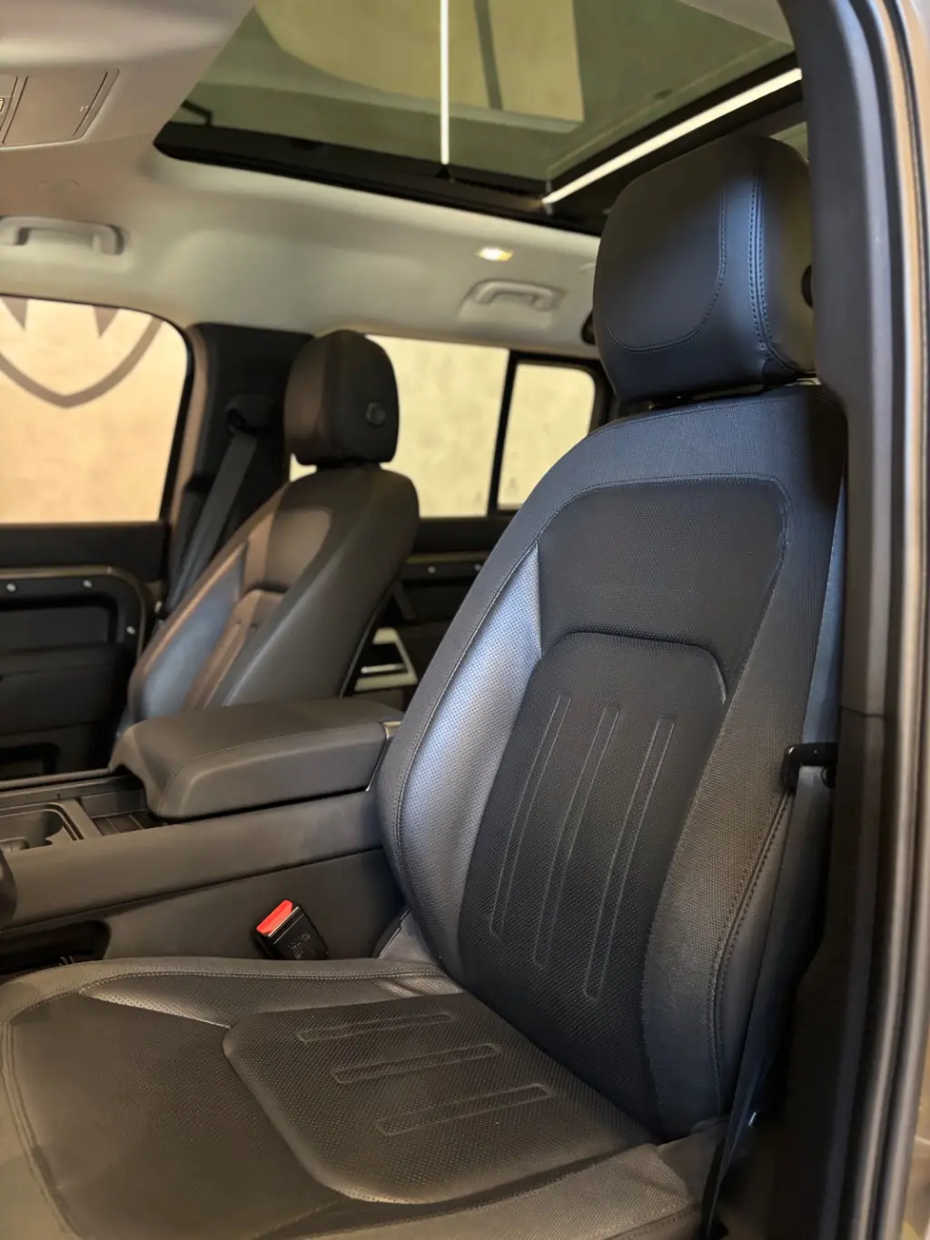 LAND ROVER Defender 110 - Foto