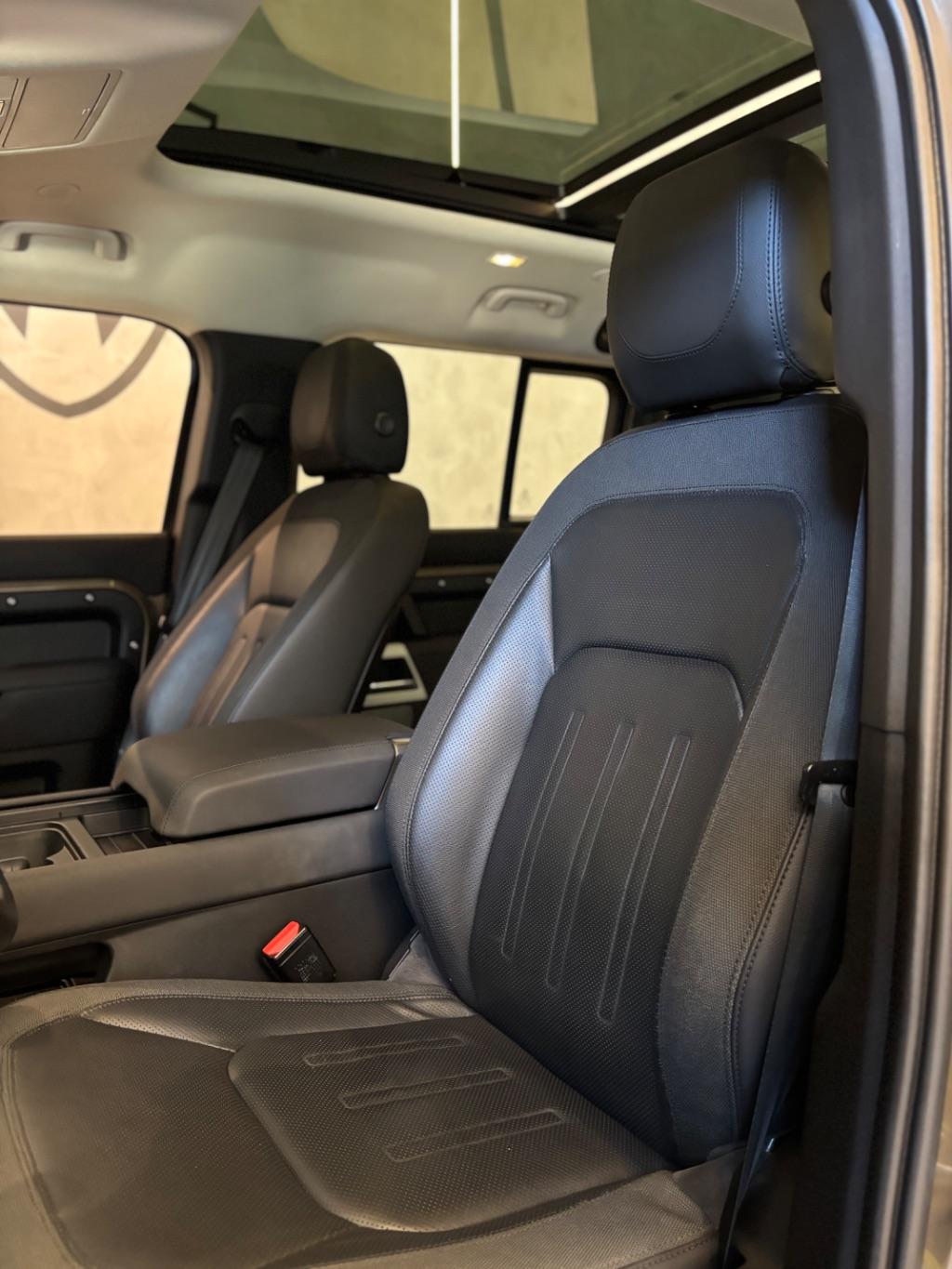 LAND ROVER Defender 110 - Foto