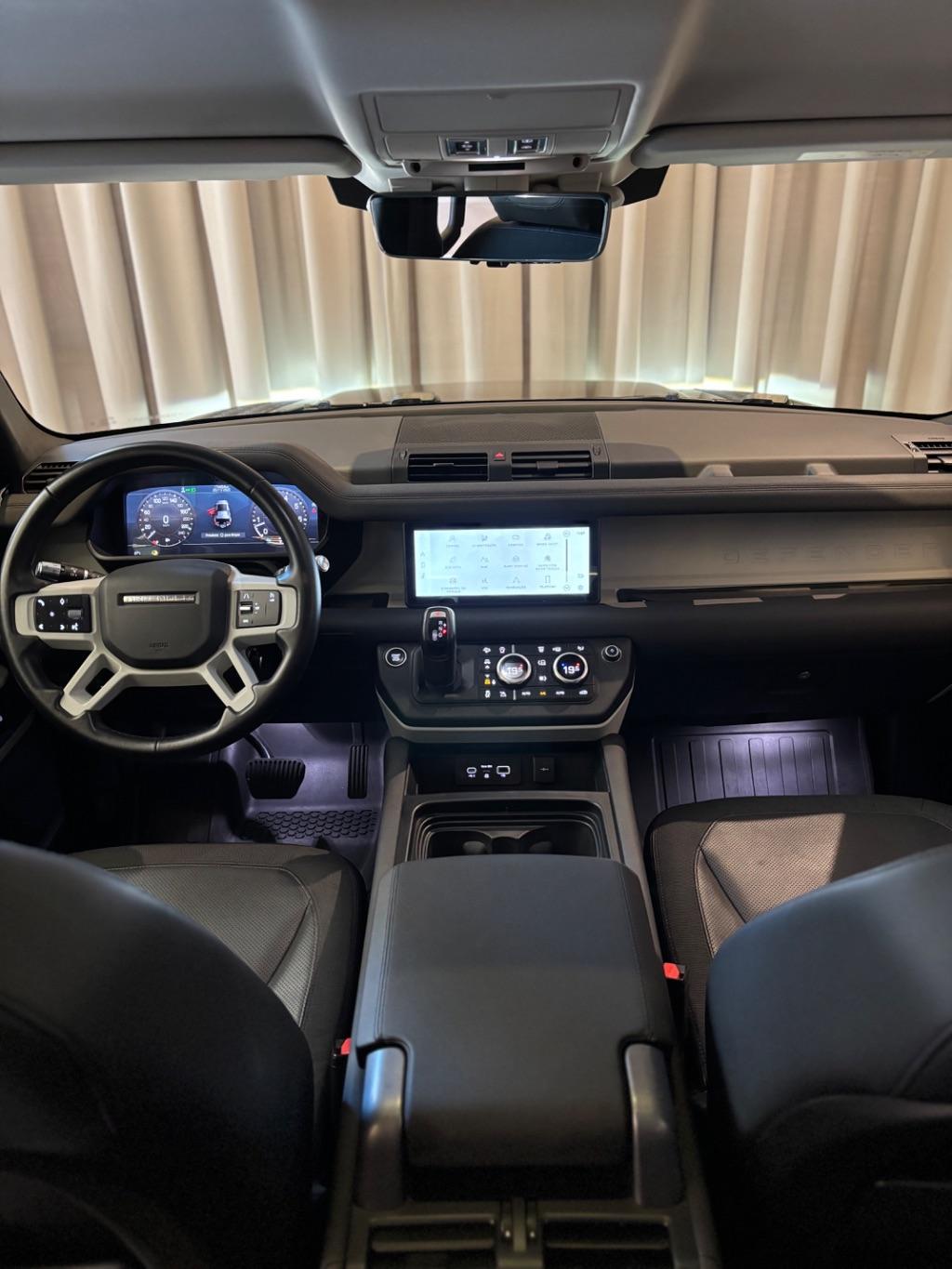 LAND ROVER Defender 110 - Foto