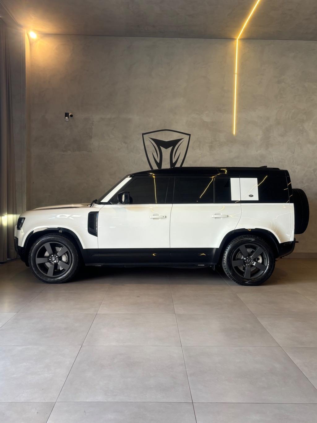 LAND ROVER Defender 110 - Foto