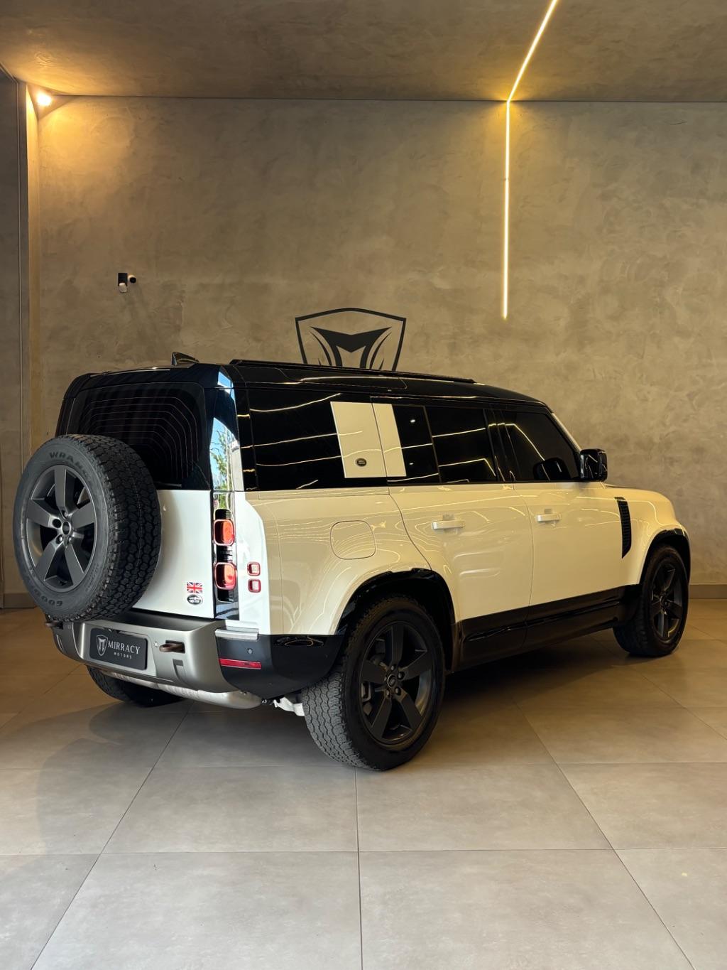 LAND ROVER Defender 110 - Foto